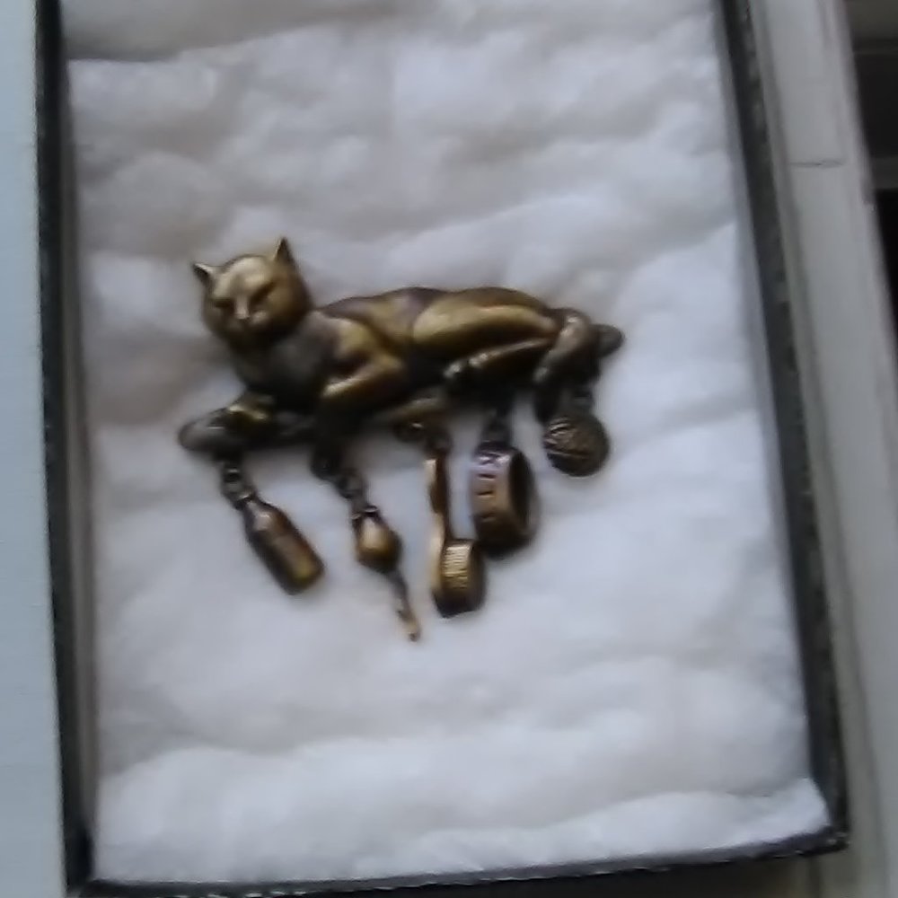 CAT PIN - Picture 2 of 3